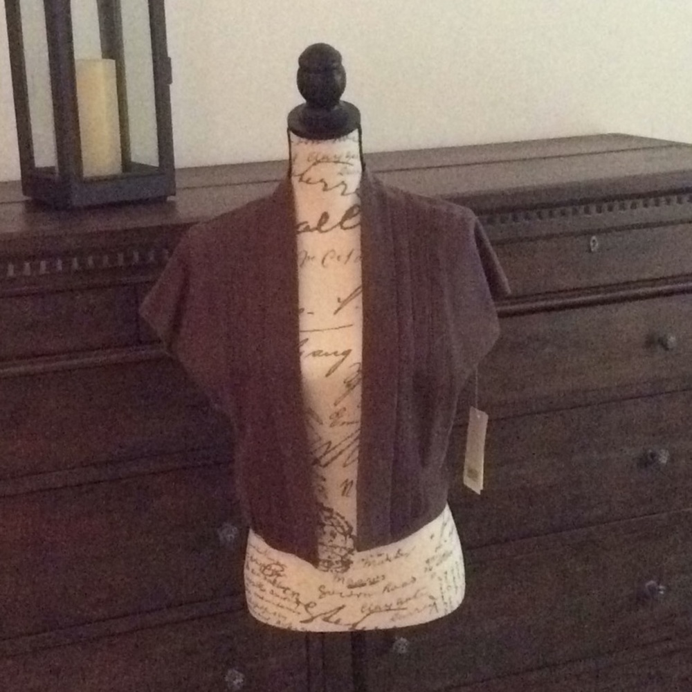 Adorable Kenneth Cole cap sleeve sweater